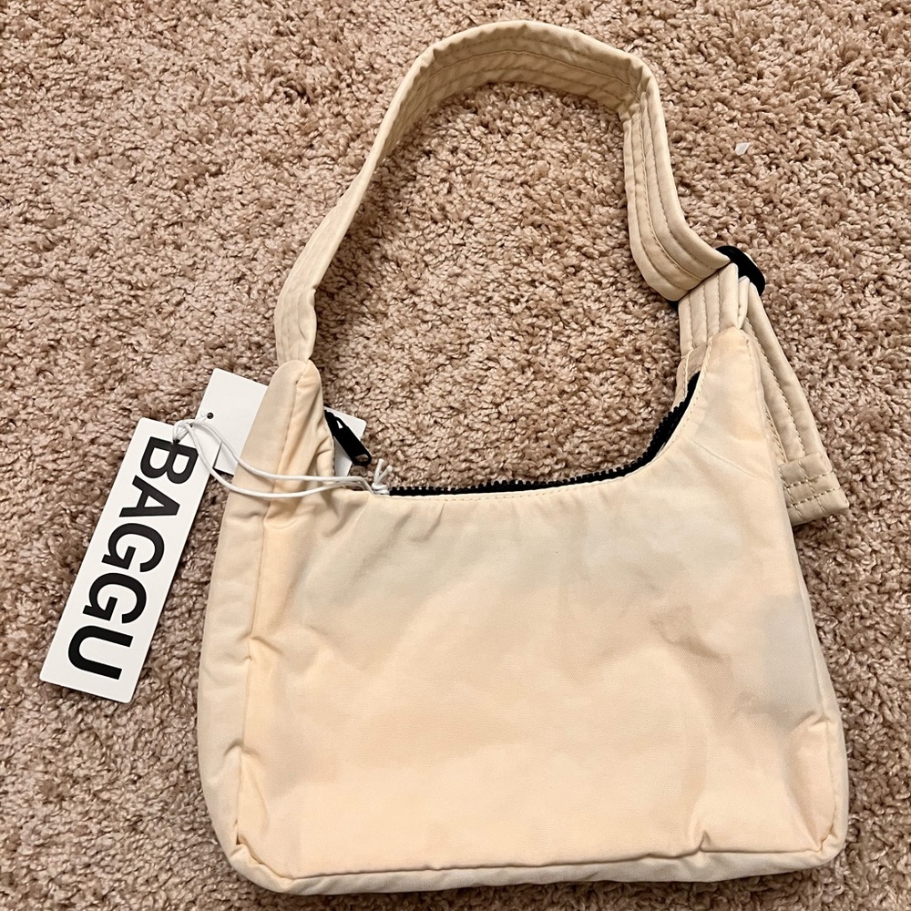 BAGGU Nylon Mini Cream Shoulder Bag